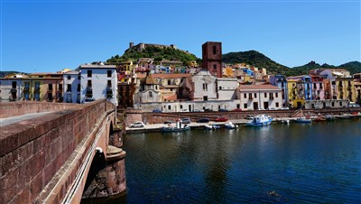 Bosa, il viaggio che si scrive da solo